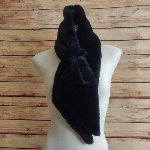 Black Faux Fur Pull-through Scarf - Picture 1 of 5